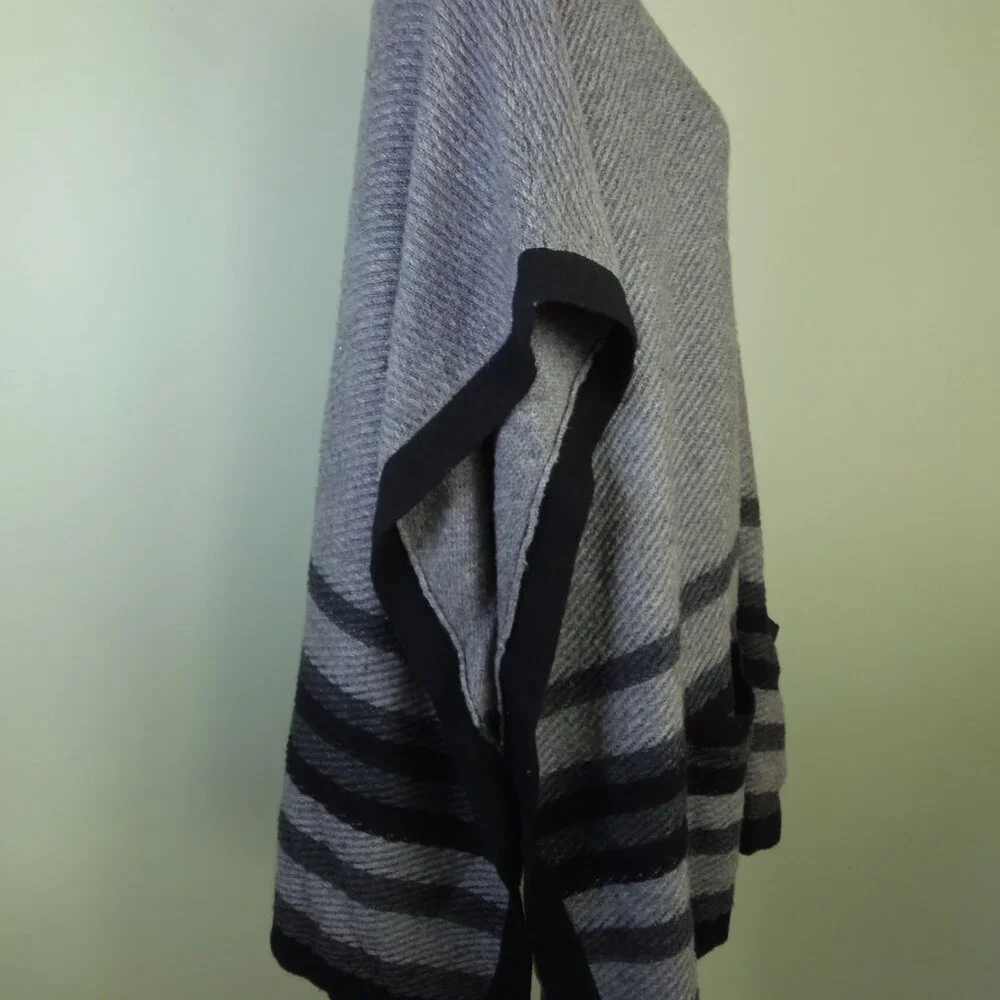 J.‎ Jill Elegant Gray w/Black Poncho Wool Blend Sz. OS and POCKETS